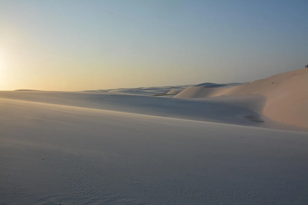 Dunas e lagoas dos Lençóis Maranhenses no Brasil.