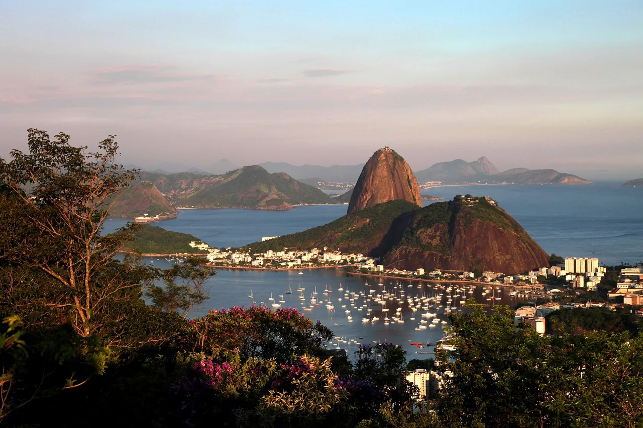 Rio de Janeiro e Pão de Açúcar no Brasil.