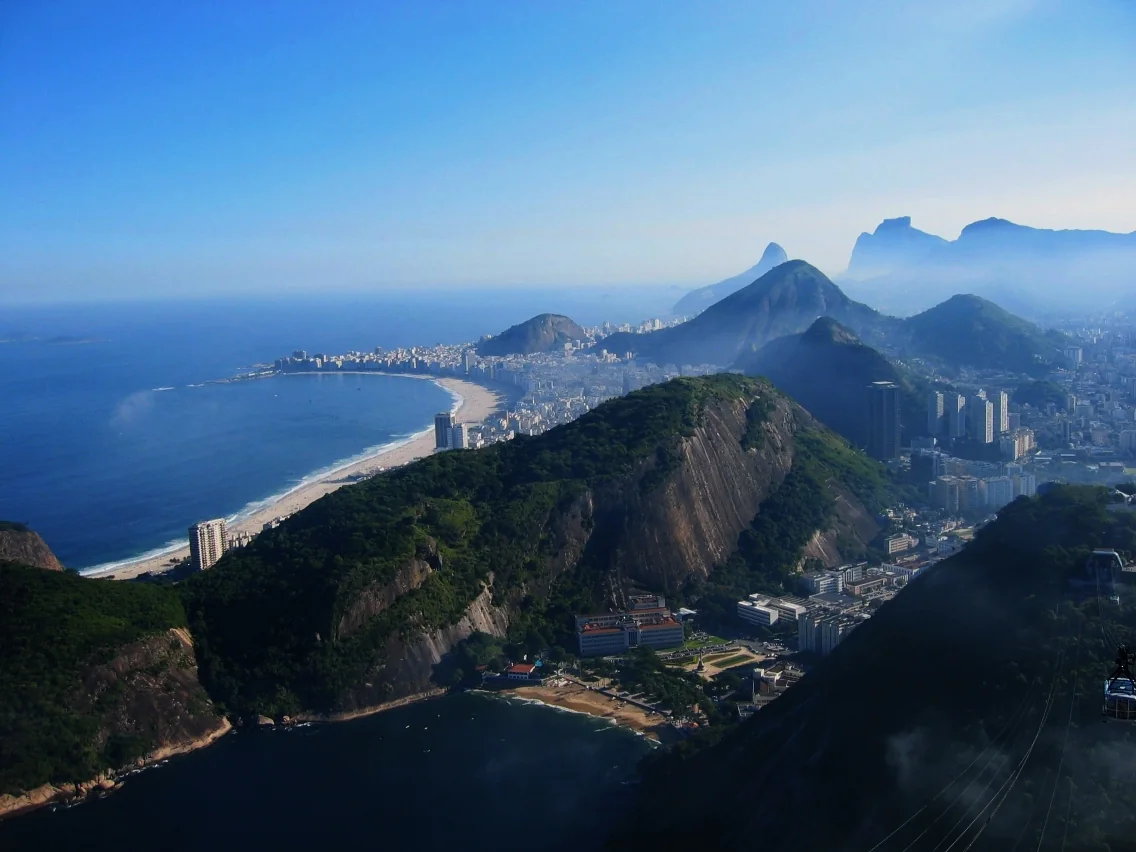 Rio de Janeiro, Pão de Açúcar e Baía de Guanabara no sudeste do Brasil.