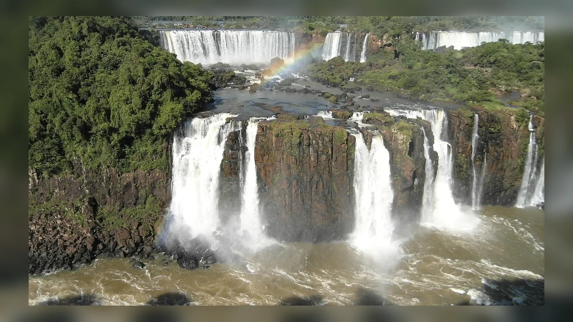 Florestas e águas da Chapada dos Guimarães no Brasil.