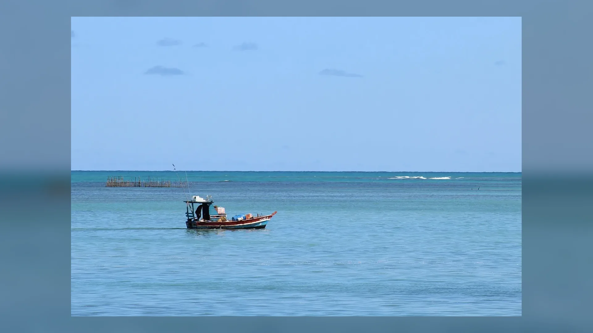 Orla de Pajuçara no panorama do litoral de Maceió no Brasil.